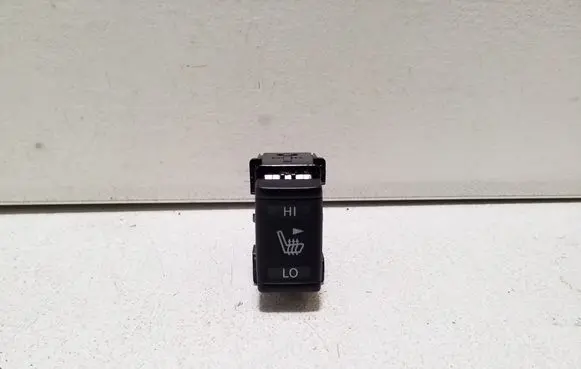 Nissan Navara D23 Seat heating switch 21629K5