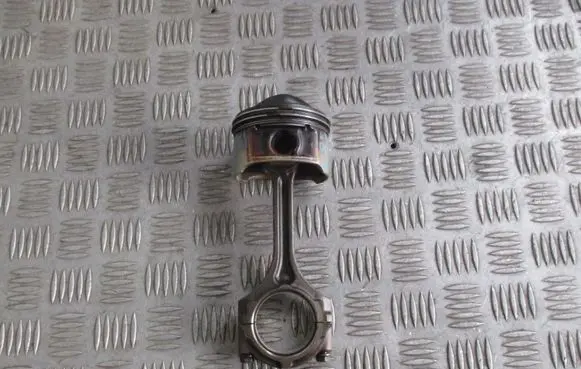 Renault Laguna II Piston with connecting rod