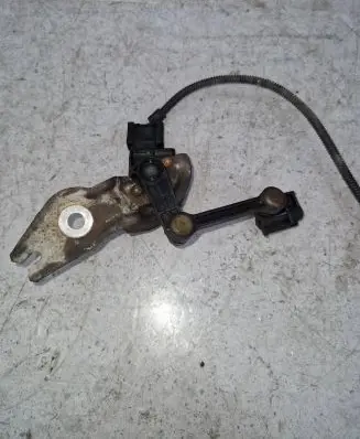 Volkswagen Touareg I Front height sensor lever 