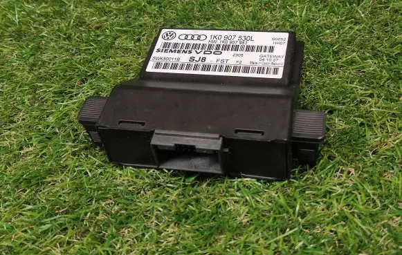 Volkswagen Golf Plus Gateway control module 1K0907530L 1K0907951