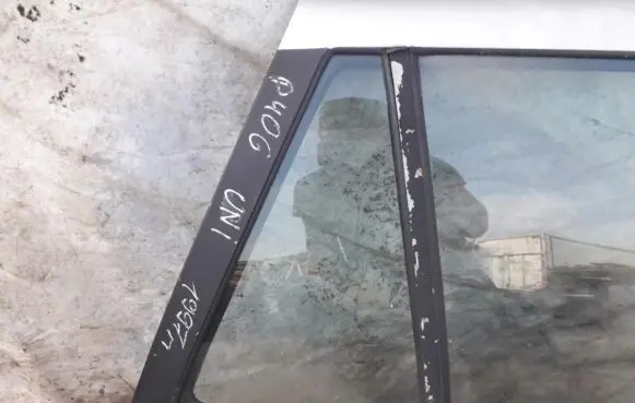 Peugeot 406 Rear vent window glass 