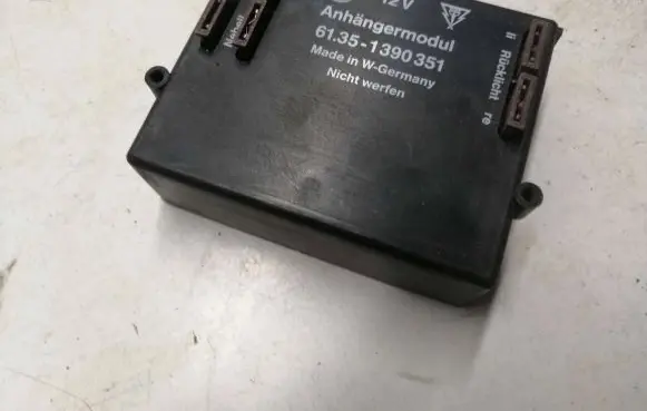 BMW 5 E34 Tow bar trailer control unit/module 61351390351
