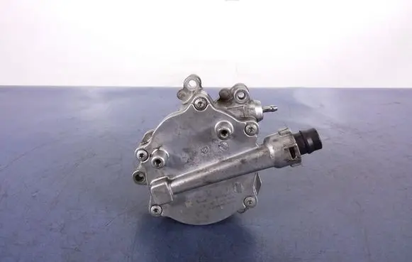 BMW 7 F01 F02 F03 F04 Vacuum pump 687390