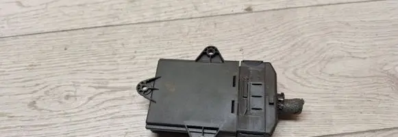 Opel Zafira B Door control unit/module 13193367