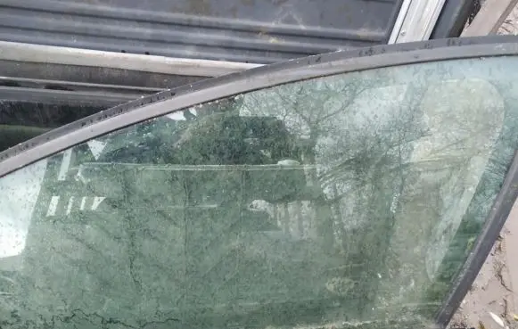 Citroen C4 I Front door window glass four-door