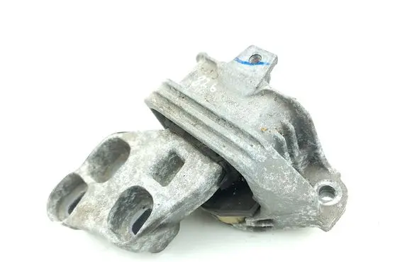 Mercedes-Benz B W246 W242 Engine mount bracket