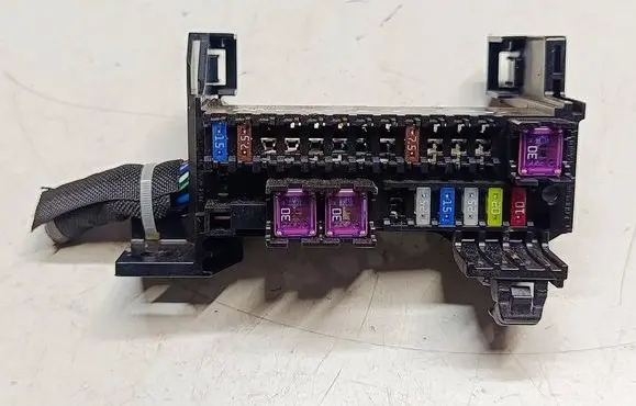 Mazda 6 Fuse box set 7154052630T3 7154052630