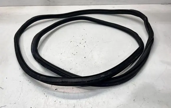 Audi A6 S6 C6 4F Rubber seal tailgate window/glass 4F9827705D