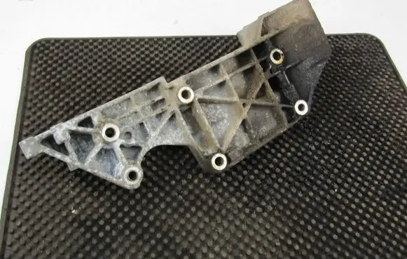 Seat Alhambra (Mk1) Power steering pump mounting bracket 045903143G