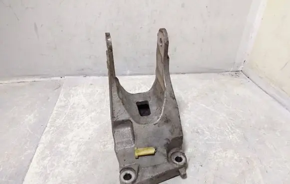 Peugeot 407 Gearbox mounting bracket 9653919280