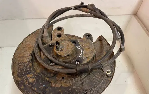 Rear wheel hub