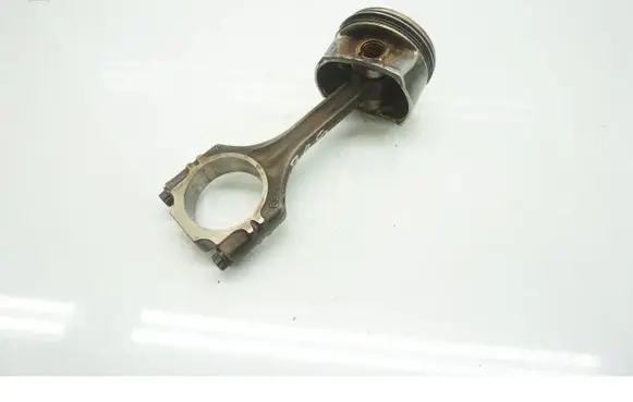 Volkswagen Golf V Piston with connecting rod 