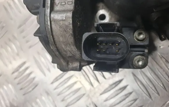 Audi A4 S4 B5 8D Throttle valve 058133063