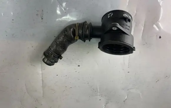 Volvo V40 Breather/breather pipe/hose 1051412s03 Av616c784ae