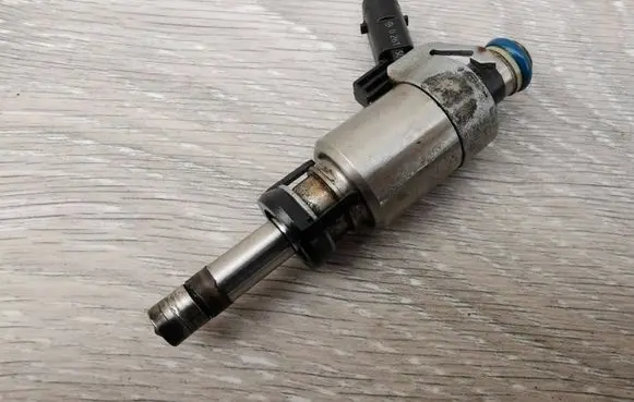 Audi A4 S4 B8 8K Fuel injector 0261500