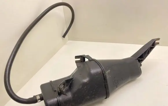 Active carbon filter fuel vapour canister