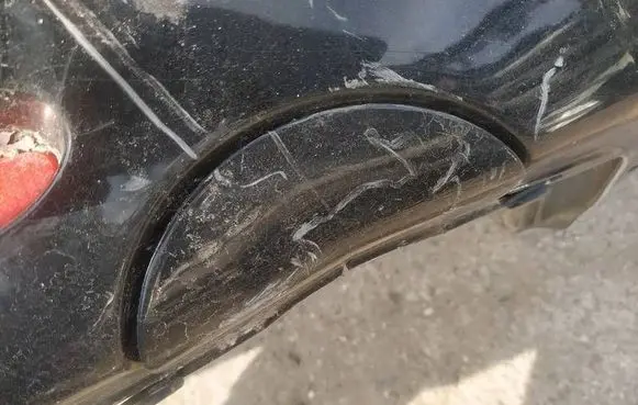 Rear bumper row hook cap/cover