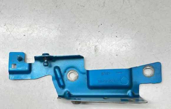 Renault Captur Fender mounting bracket 631235481R