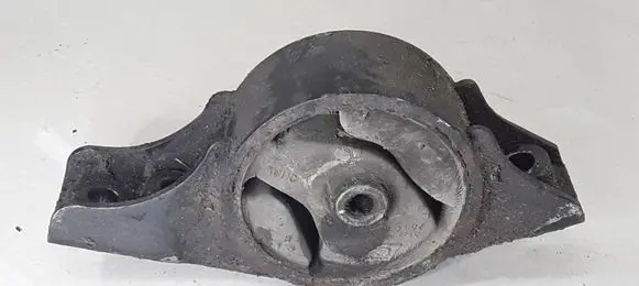 Nissan Almera Tino Engine mount bracket