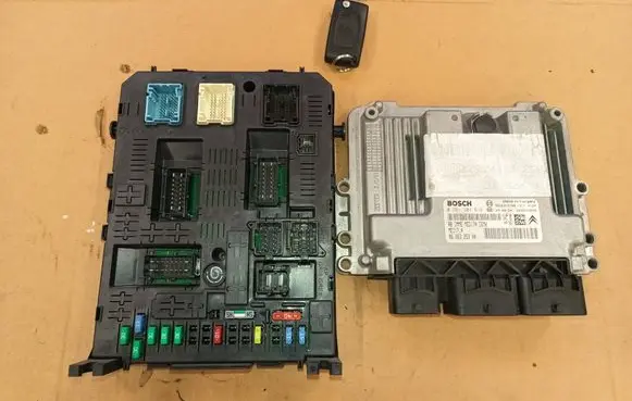Peugeot 5008 Engine ECU kit and lock set 0261S04616 9666325380 966405908002