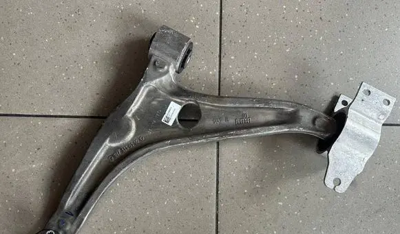Mercedes-Benz GLA H247 Front control arm 2473330300