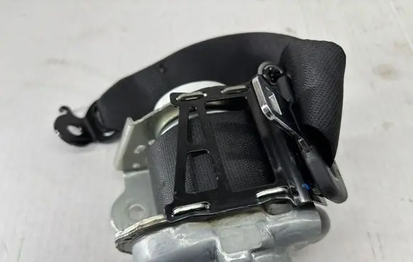 BMW 8 G14 Rear seatbelt 