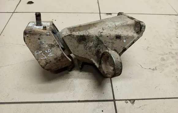 Audi A6 S6 C4 4A Gearbox mounting bracket 4A0399114F