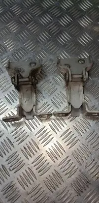Opel Vivaro Front door upper hinge 93450652