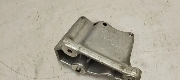 BMW 1 F40 Engine mounting bracket 8511299