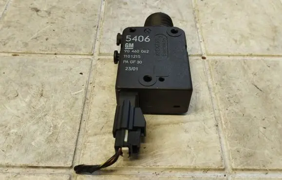 Opel Omega B2 Central locking motor 90460062 1101215
