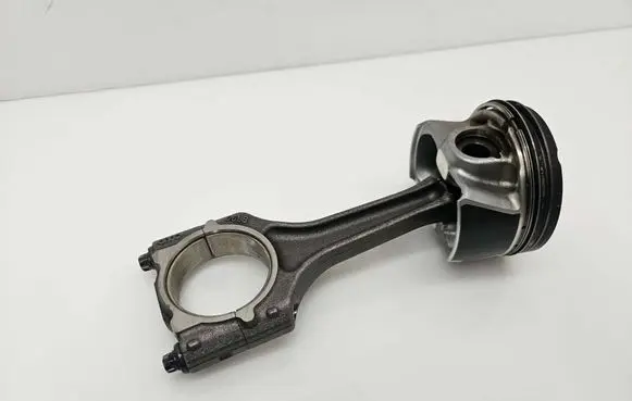 Volkswagen Golf VII Piston with connecting rod 82L166 1051