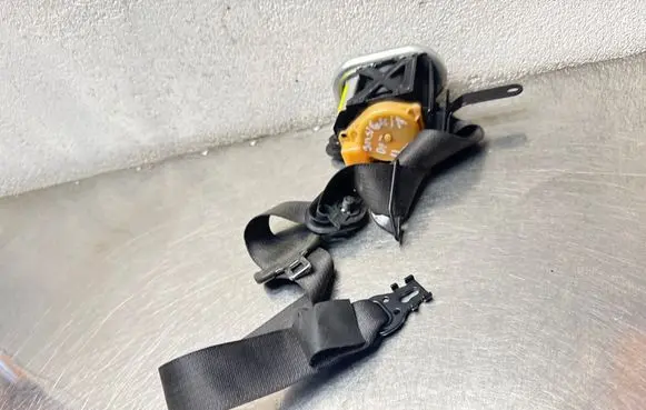Opel Insignia A Front seatbelt 12848367 M111