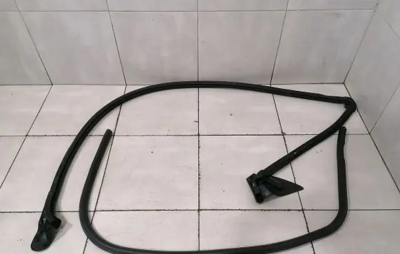 Bentley Continental Front door rubber seal 3SD867368B 3SD831721A