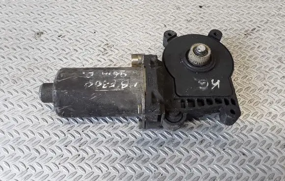 Mercedes-Benz E W210 Rear door window regulator motor 0130821673