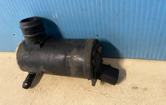 KIA Sportage Windscreen/windshield washer pump 985102S100