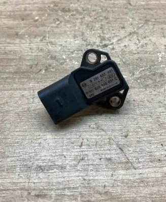 Volkswagen PASSAT B5 Air pressure sensor 038906051C 0281002401