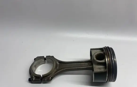 Mercedes-Benz GLA W156 X156 Piston A1330014762 A13300