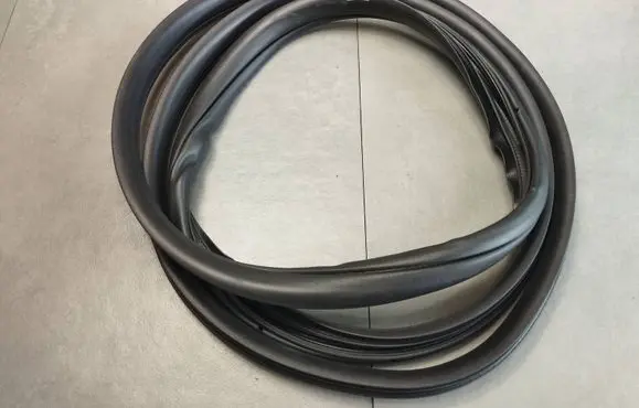 Volkswagen Amarok II Rear door rubber seal (on body) 2HJ839911B