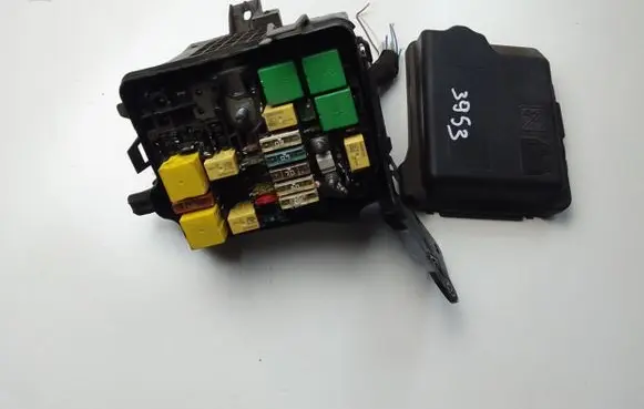 Peugeot 208 Fuse module 452473003