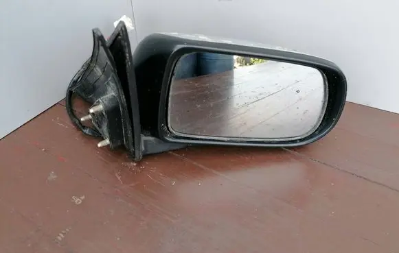 Mazda 626 Front door electric wing mirror E13010142