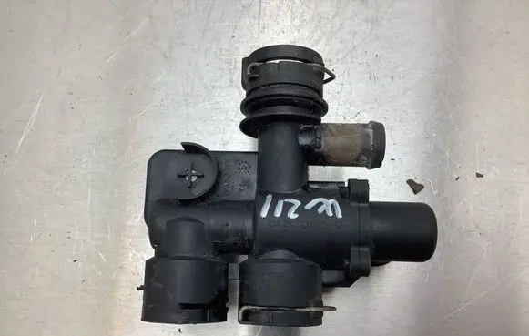 Mercedes-Benz E W211 Coolant heater control valve A2118320684