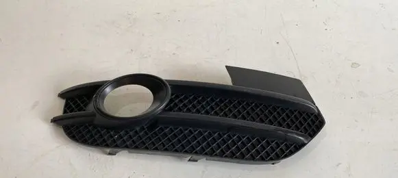 Audi Q3 8U Front bumper lower grill 8U0807682A