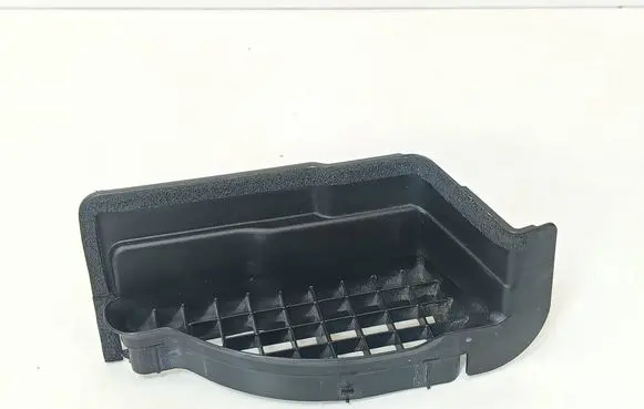 Quarter panel pressure vent