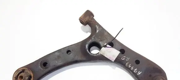 Toyota Avensis Verso Front lower control arm/wishbone