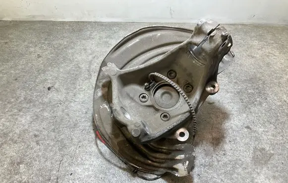 Front wheel hub spindle knuckle