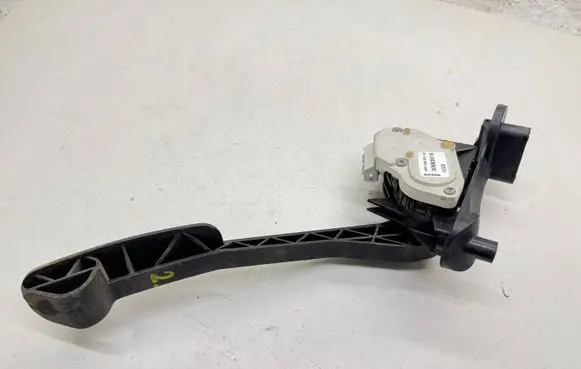 Volvo V70 Accelerator throttle pedal 6PV00853712 30683516