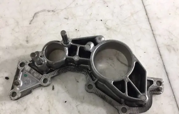 Engine mounting bracket