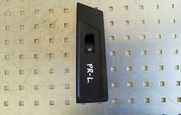 Volkswagen PASSAT B7 Electric window control switch 3AC857857