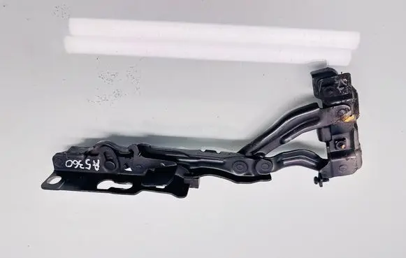 Engine bonnet/hood hinges
