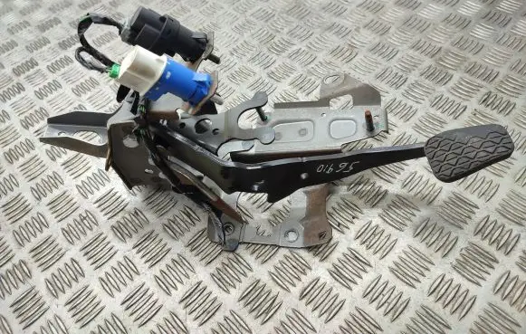 Ford B-MAX Brake pedal